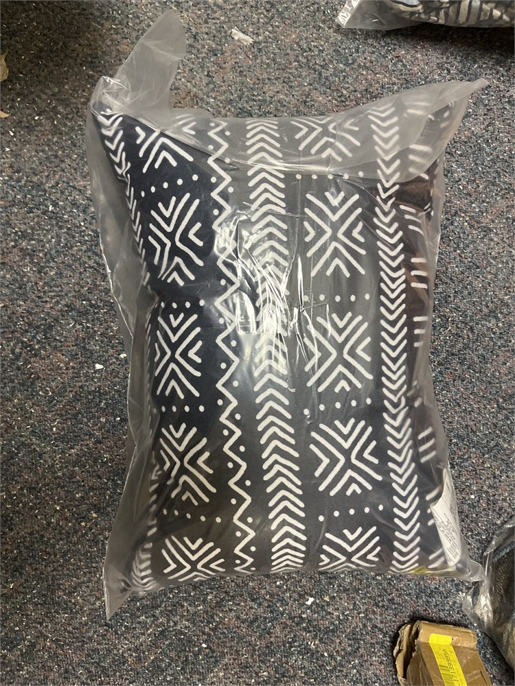 Abe Pattern Outdoor Lumbar Pillow, (1 lumbar pillow)