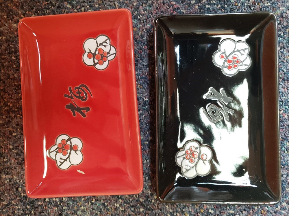 8 piece Japanese Style Red and Black Sushi plate Set