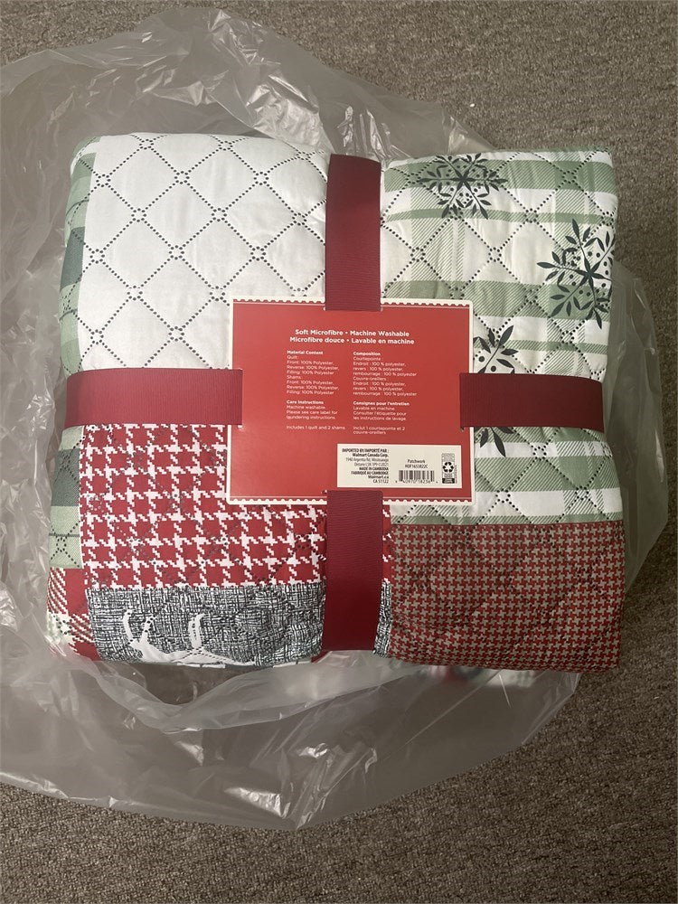 Holiday Time Quilt Set