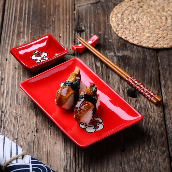 8 piece Japanese Style Red and Black Sushi plate Set